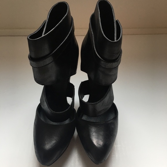 Nordstrom Trouve Black Buckle Leather Heels - Picture 8 of 8